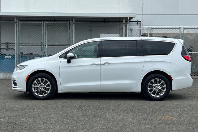 Used 2023 Chrysler Pacifica Touring-L AWD/4WD image 7