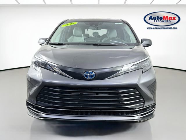 Used 2025 Toyota Sienna LE image 6