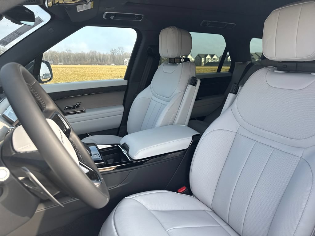 New 2026 Land Rover Range Rover Sport SE AWD/4WD image 8