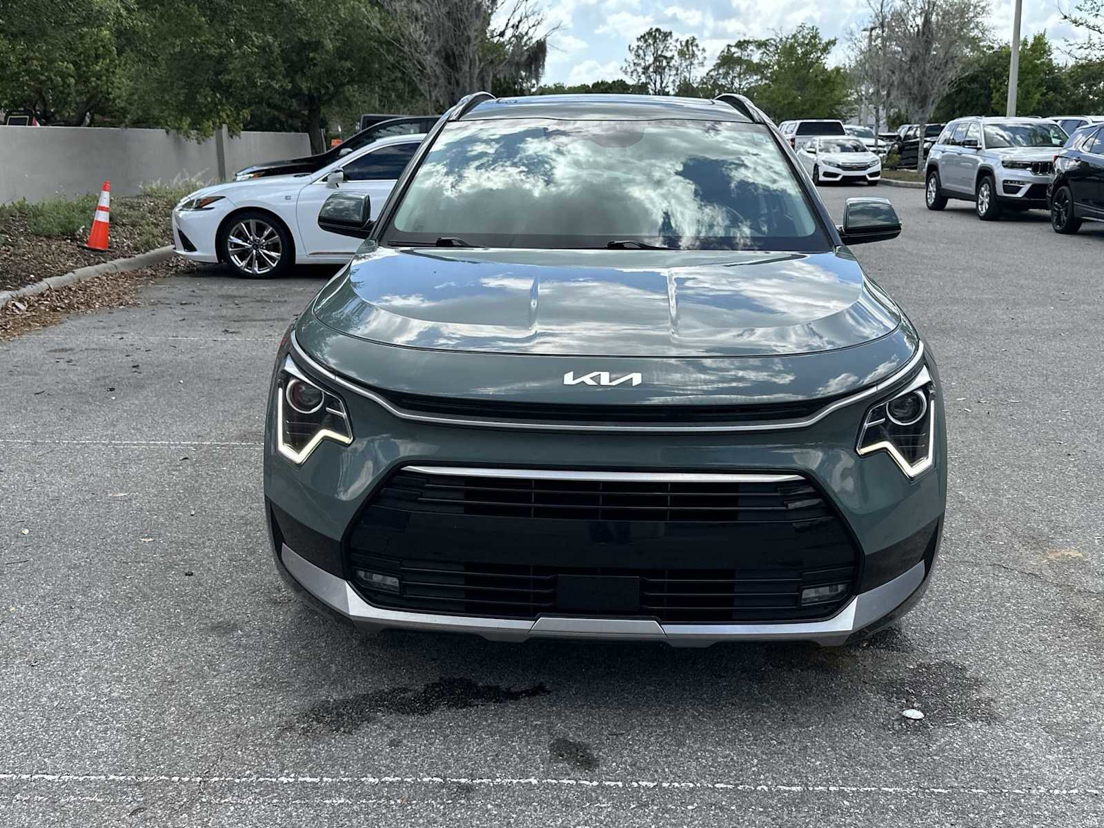 Used 2023 Kia Niro EX Touring image 9