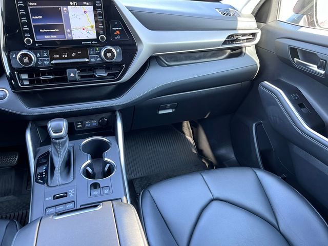 Used 2022 Toyota Highlander XLE AWD/4WD image 30