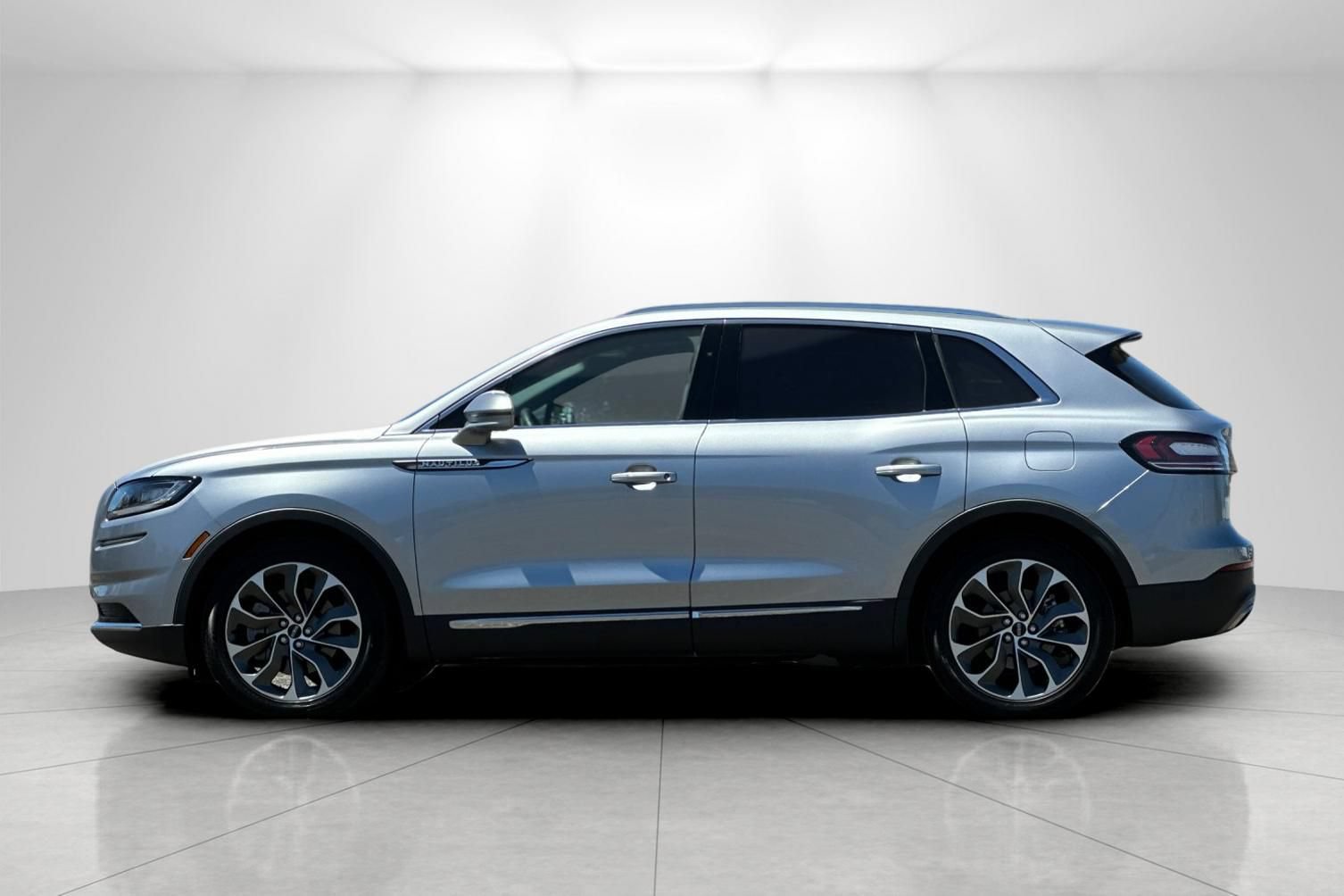 Used 2023 Lincoln Nautilus Reserve w/ Luxury Package FWD image 6