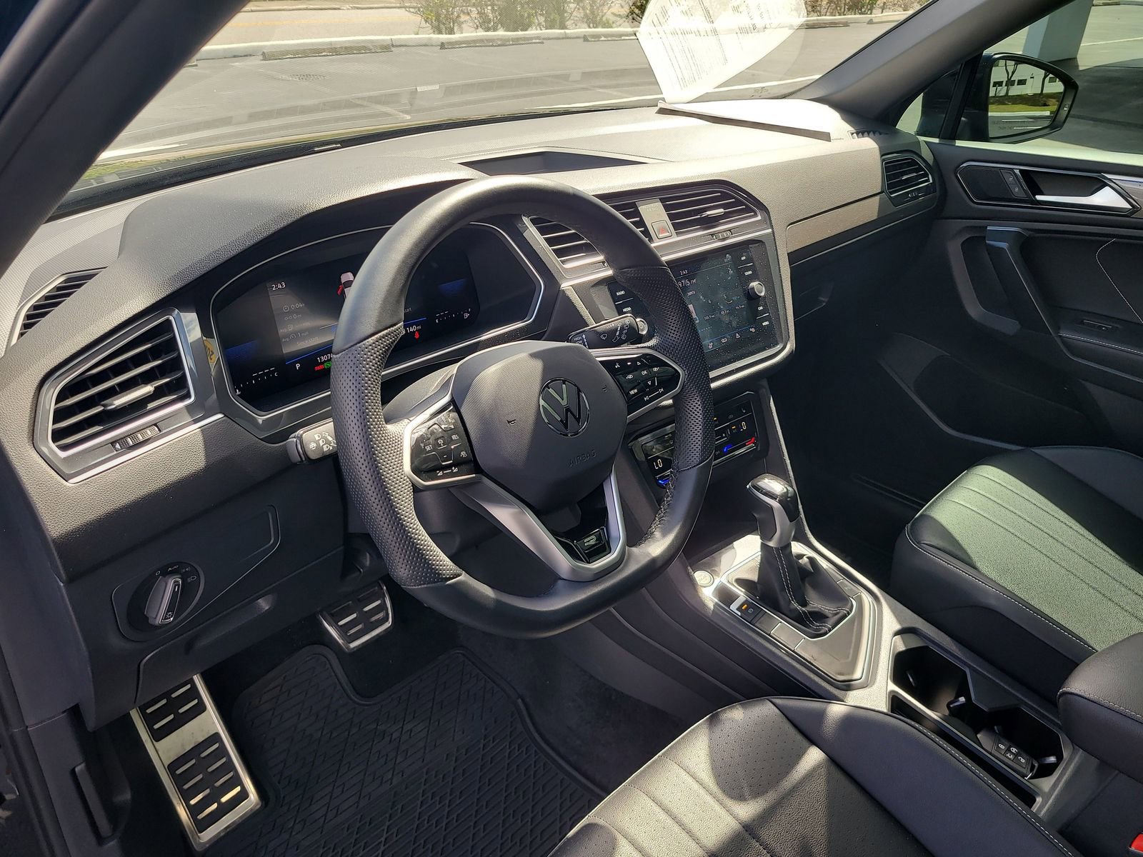 Used 2024 Volkswagen Tiguan SE R-Line image 18