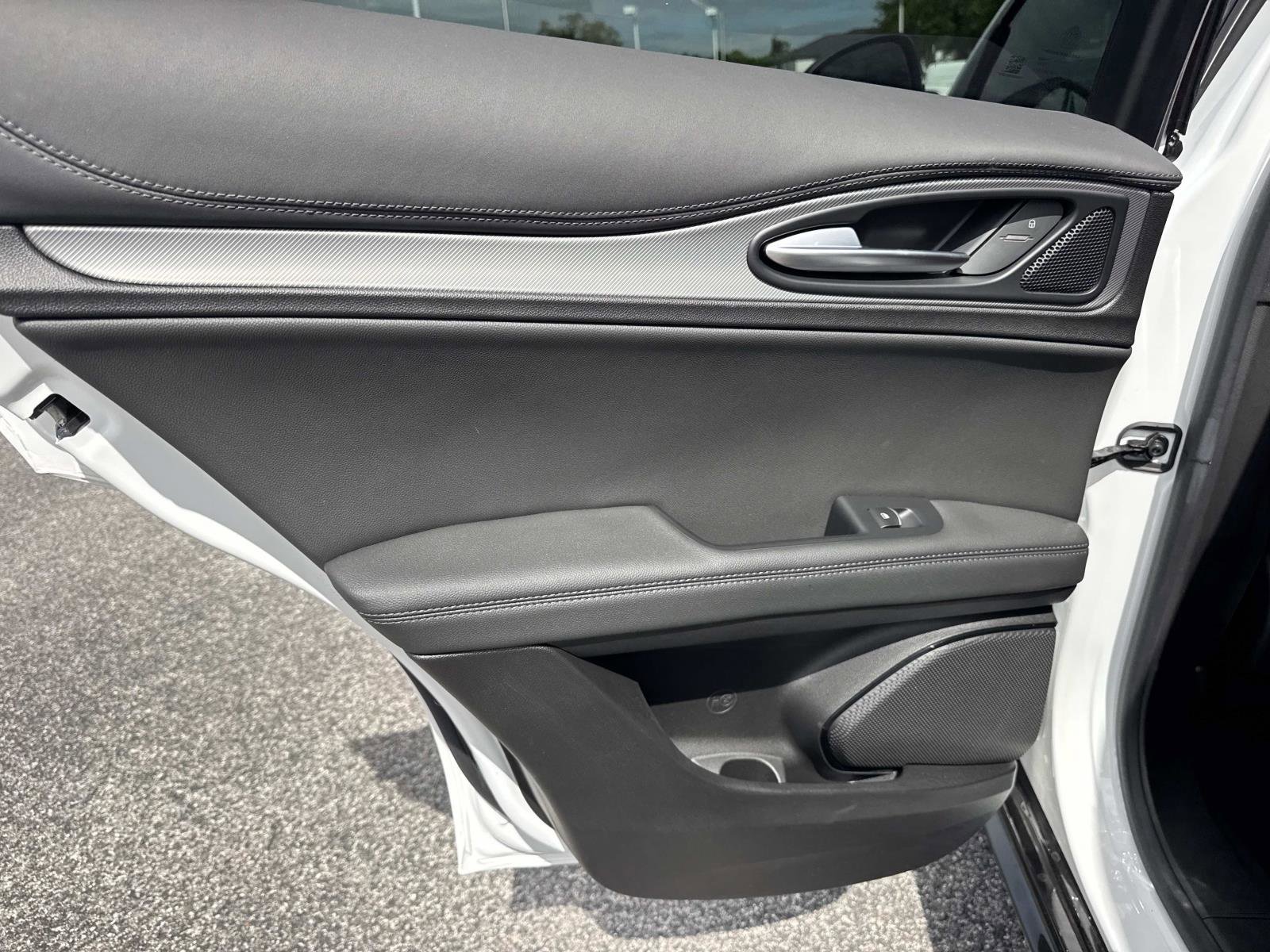 Used 2024 Alfa Romeo Stelvio Veloce image 12