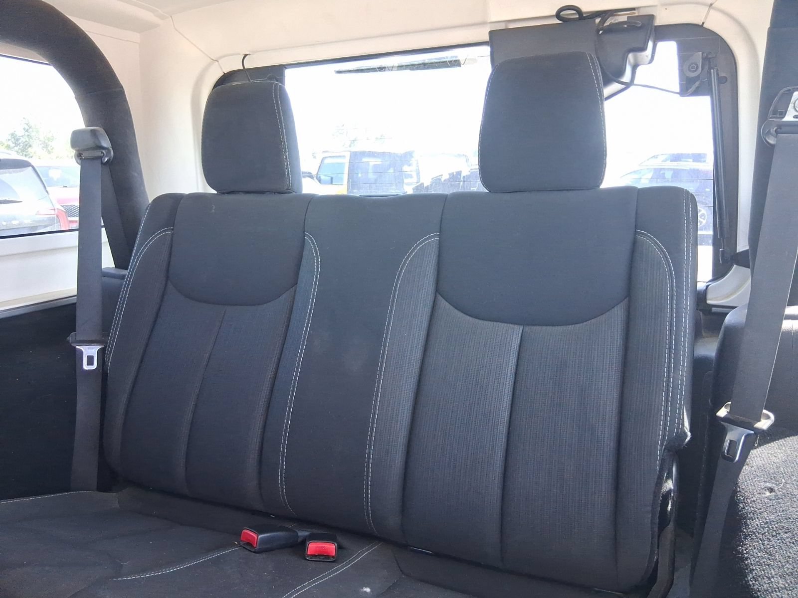 Used 2015 Jeep Wrangler Rubicon w/ Power Convenience Group AWD/4WD image 7