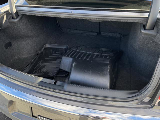 Used 2018 Chrysler 300 Limited w/ Safetytec Plus Group image 17