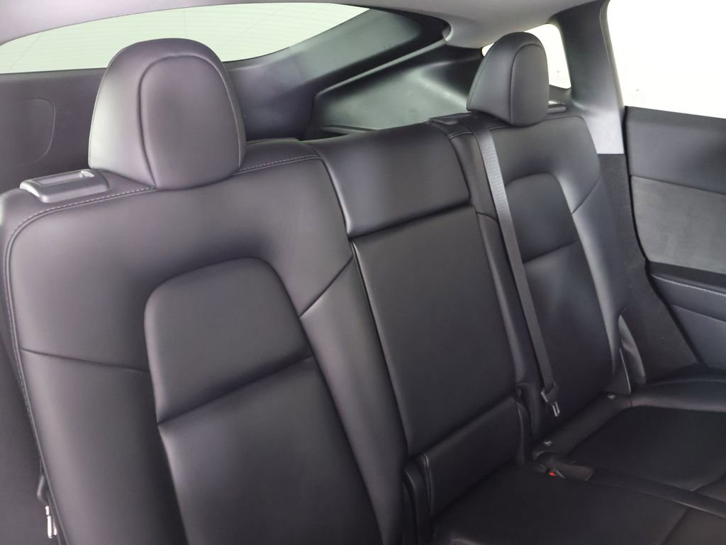 Used 2023 Tesla Model Y Long Range image 31
