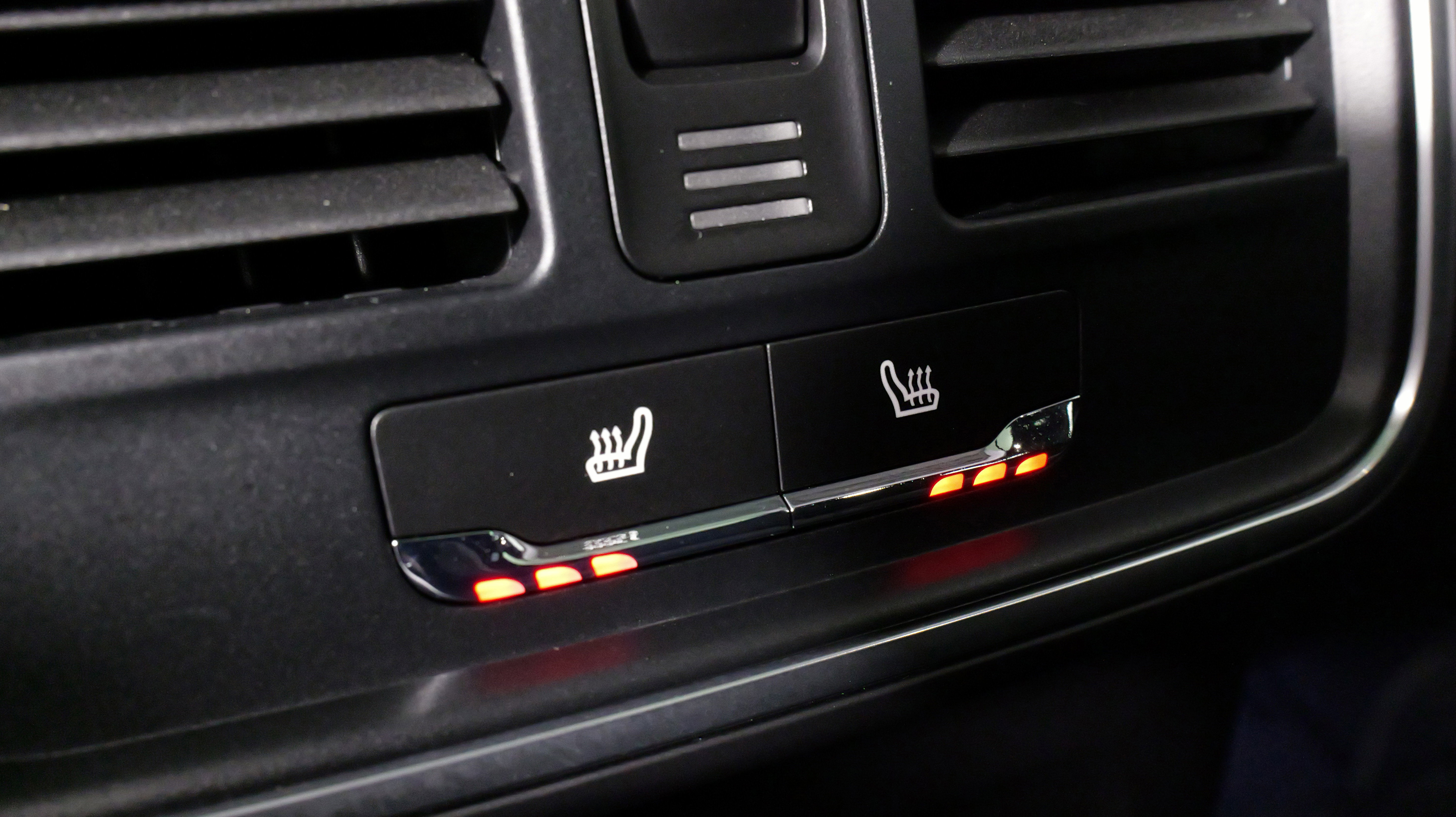 Used 2025 Porsche Macan image 41