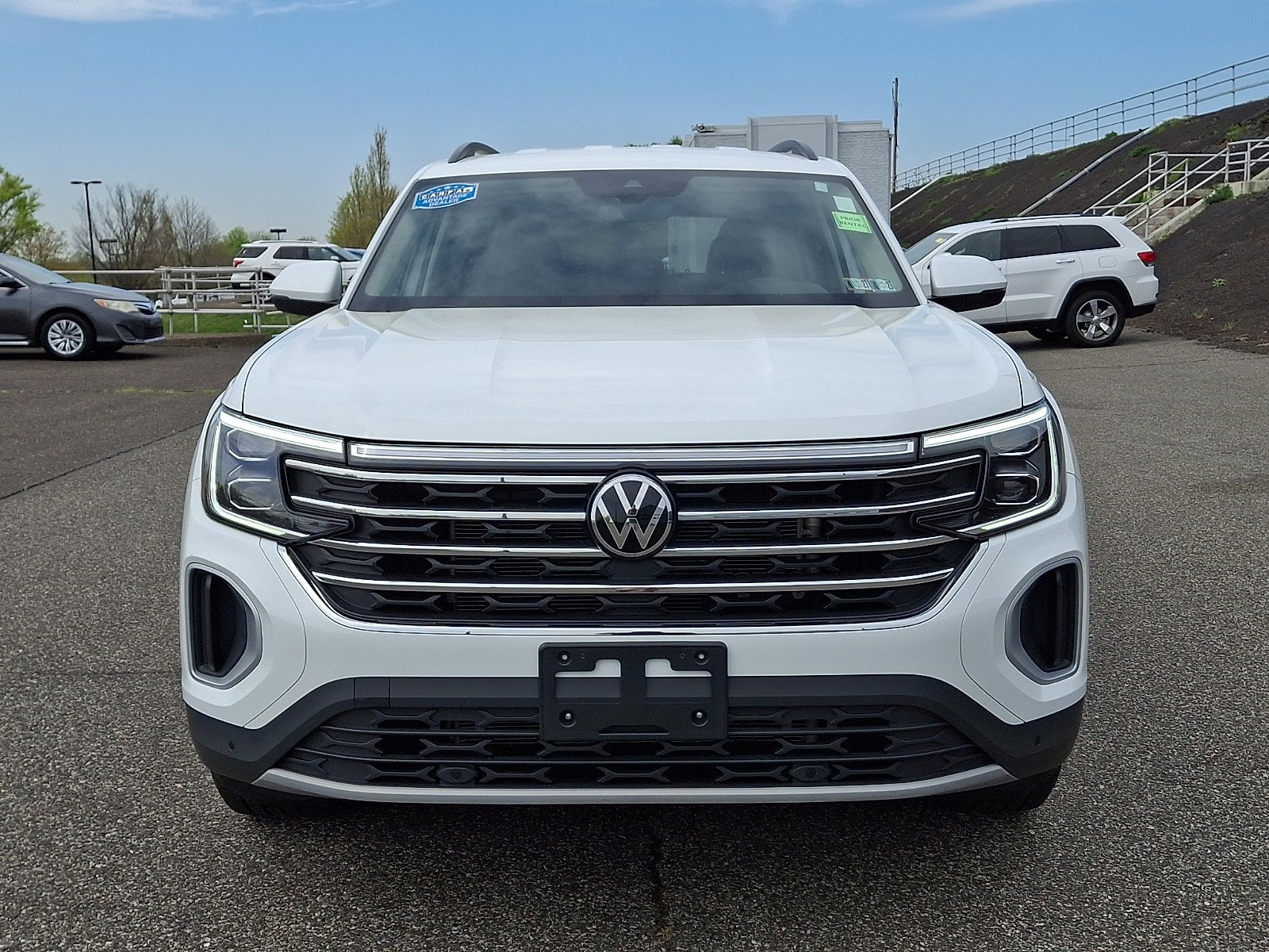 Used 2025 Volkswagen Atlas SE FWD image 2