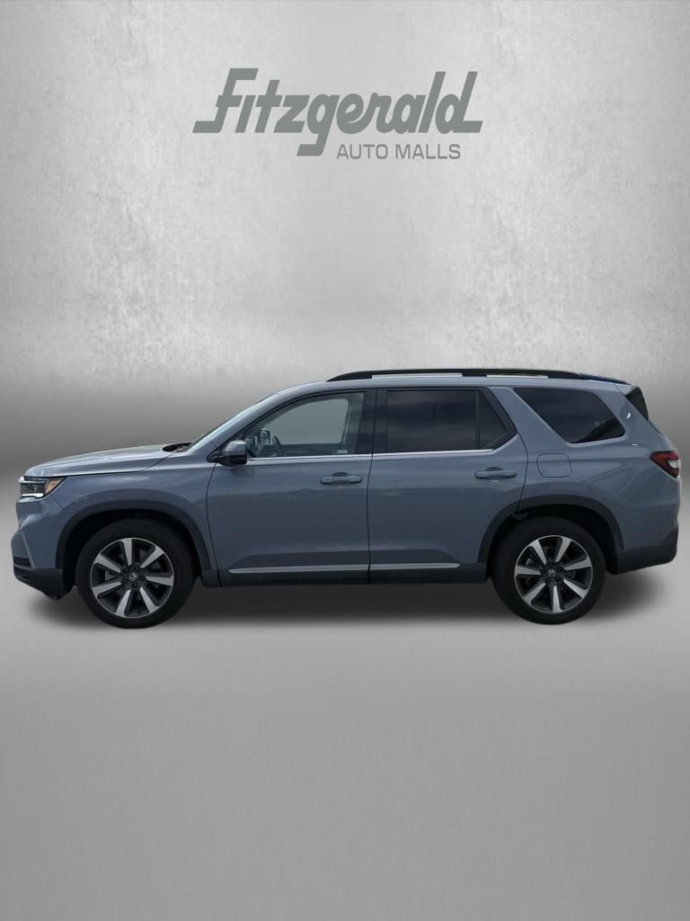 Used 2025 Honda Pilot Touring image 2