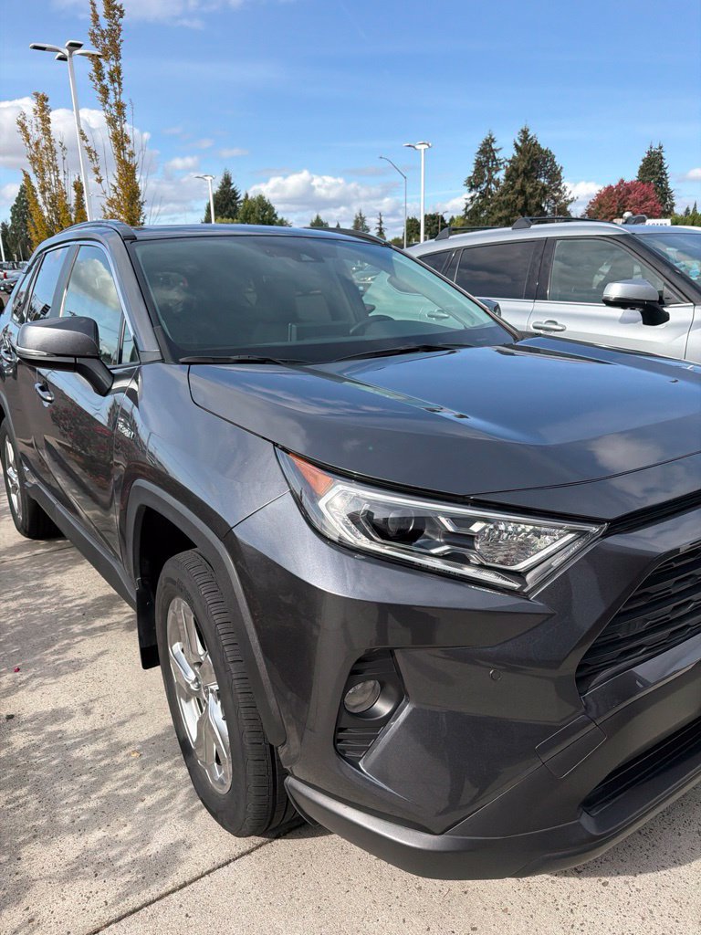 Used 2021 Toyota RAV4 XLE Premium AWD/4WD image 2