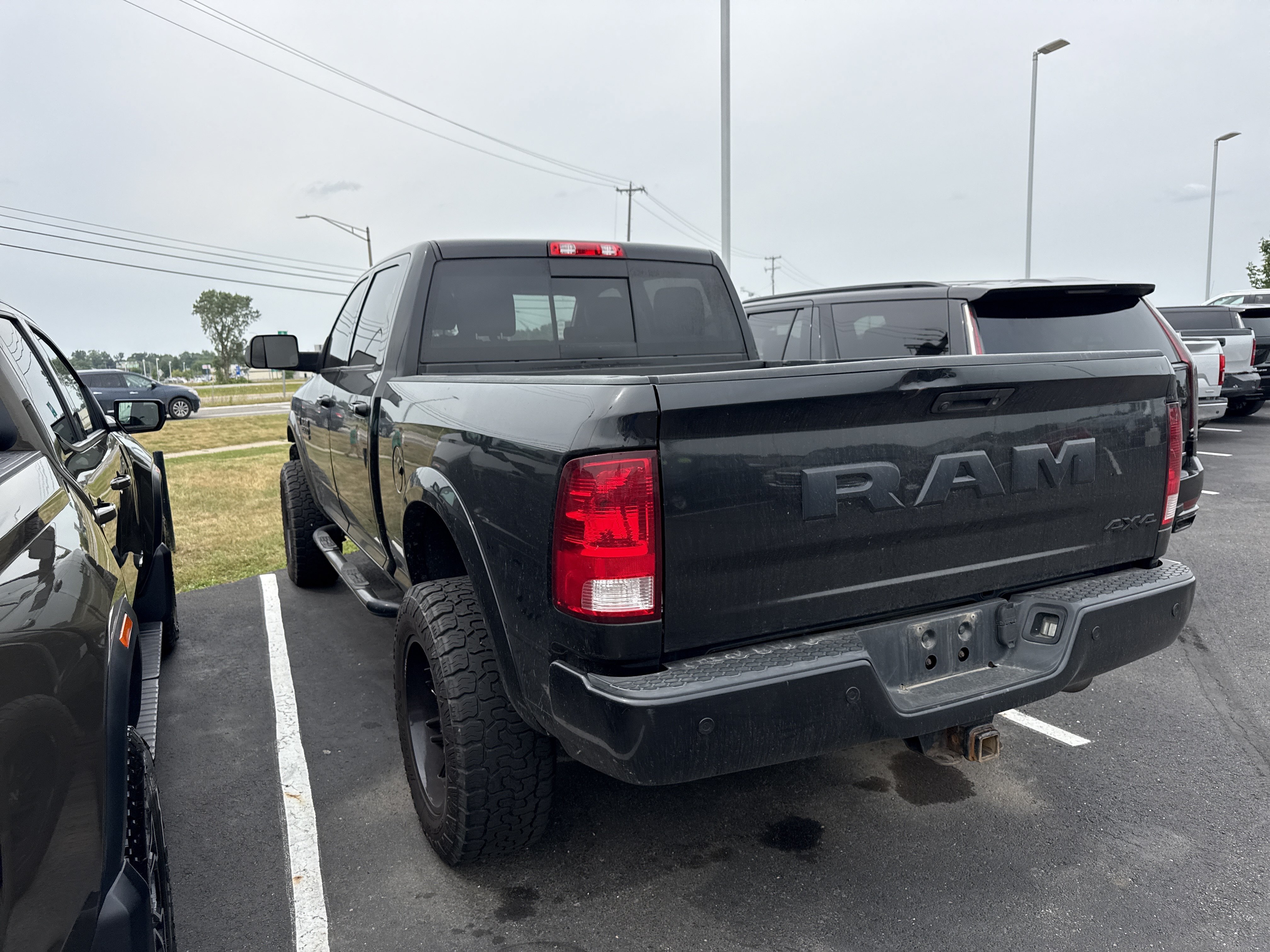 Used 2017 RAM 2500 SLT w/ Night Edition AWD/4WD image 5