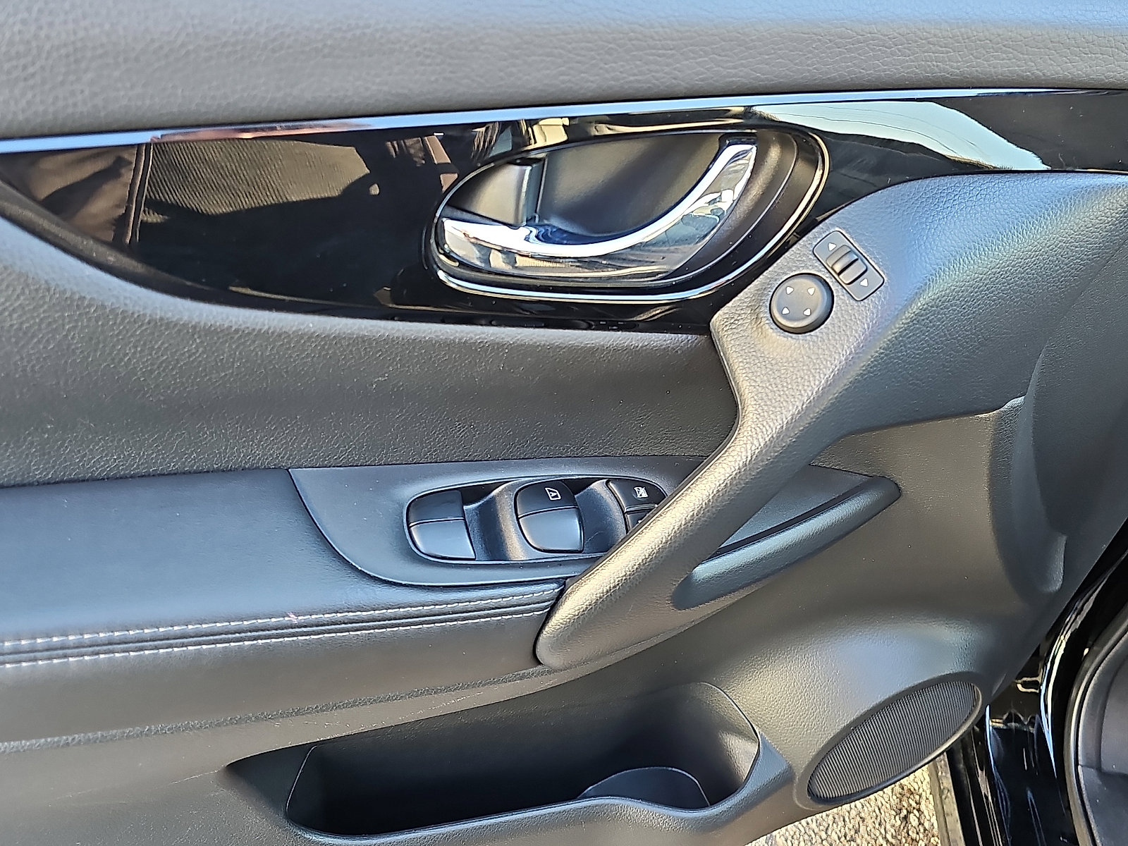 Certified 2022 Nissan Rogue Sport SL image 12