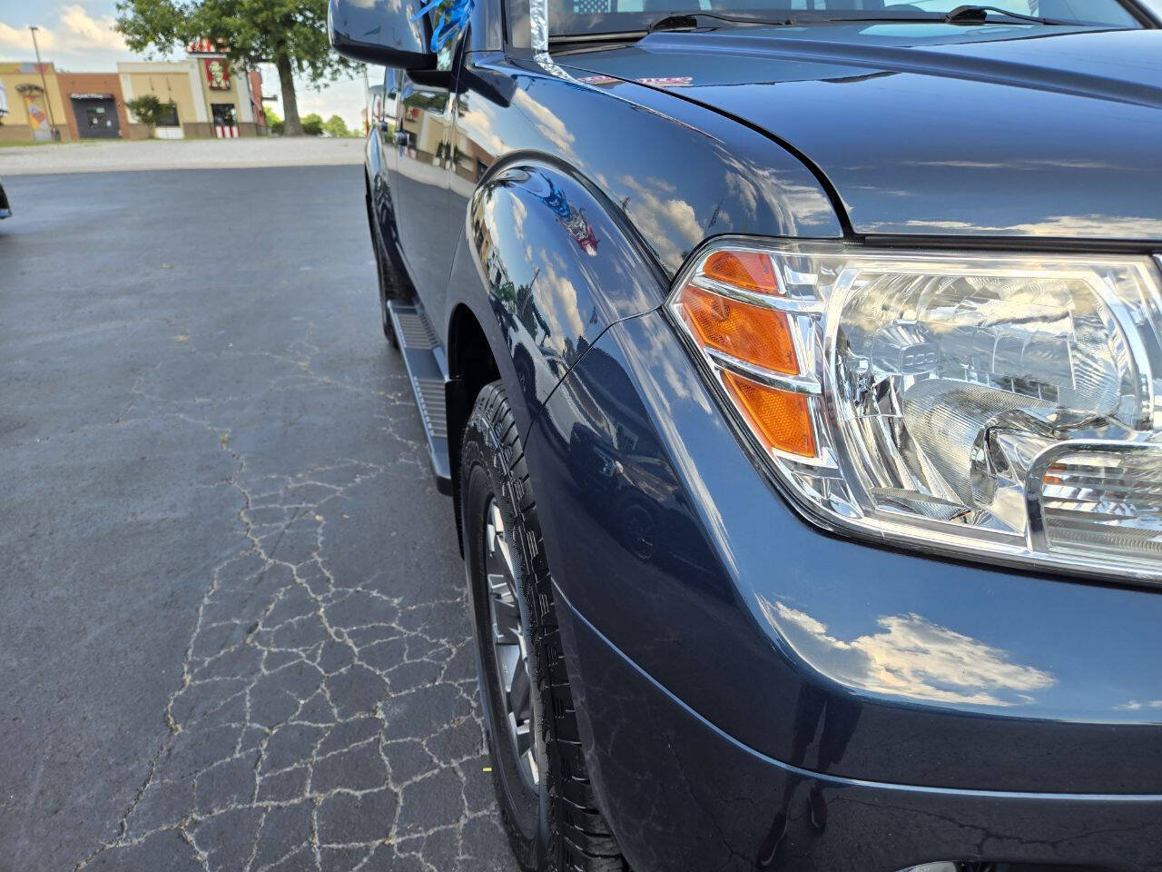 Used 2017 Nissan Frontier PRO-4X w/ Pro-4x Luxury Package AWD/4WD image 16