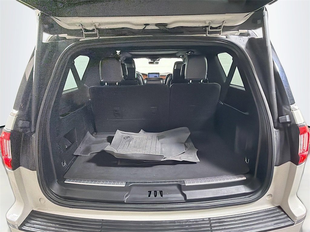 Used 2020 Lincoln Navigator L Reserve w/ Equipment Group 208A Reserve image 30