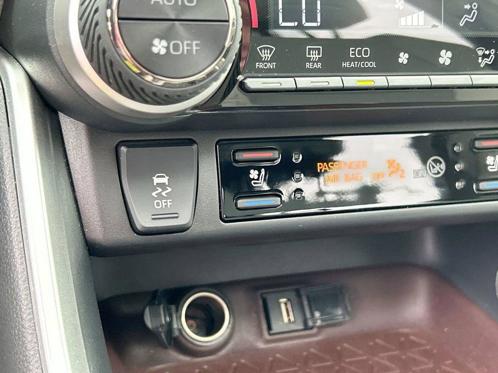 Used 2022 Toyota RAV4 Limited image 30