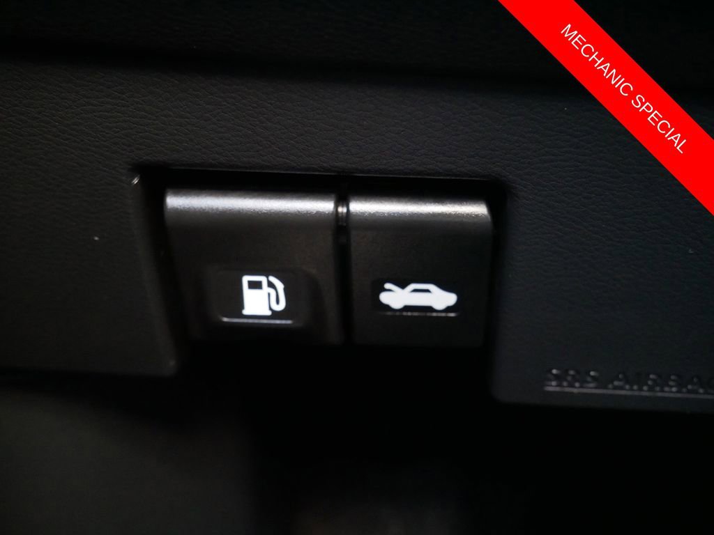 Used 2019 Nissan Kicks SV image 17