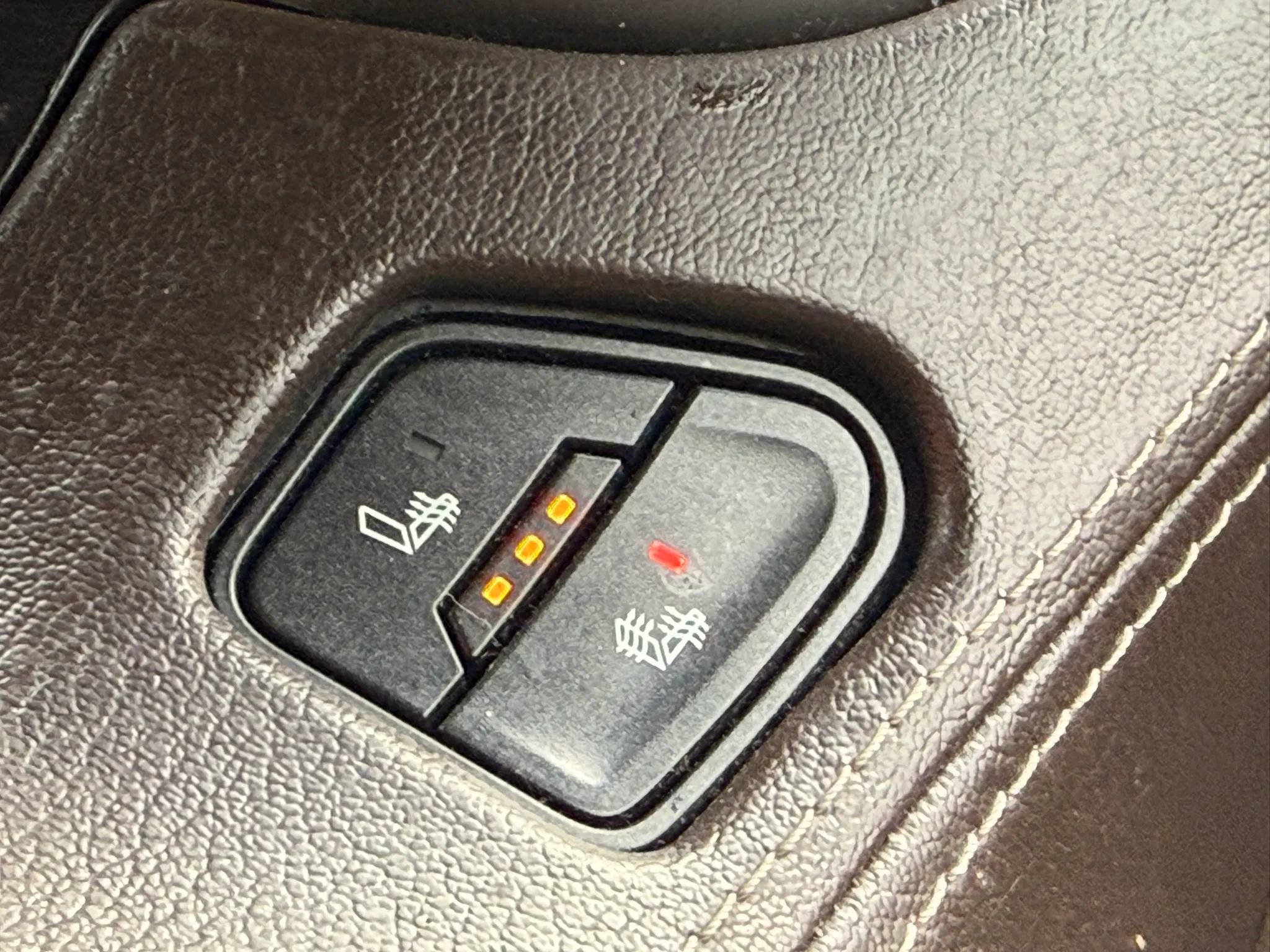 Used 2018 Chevrolet Suburban LT RWD image 29