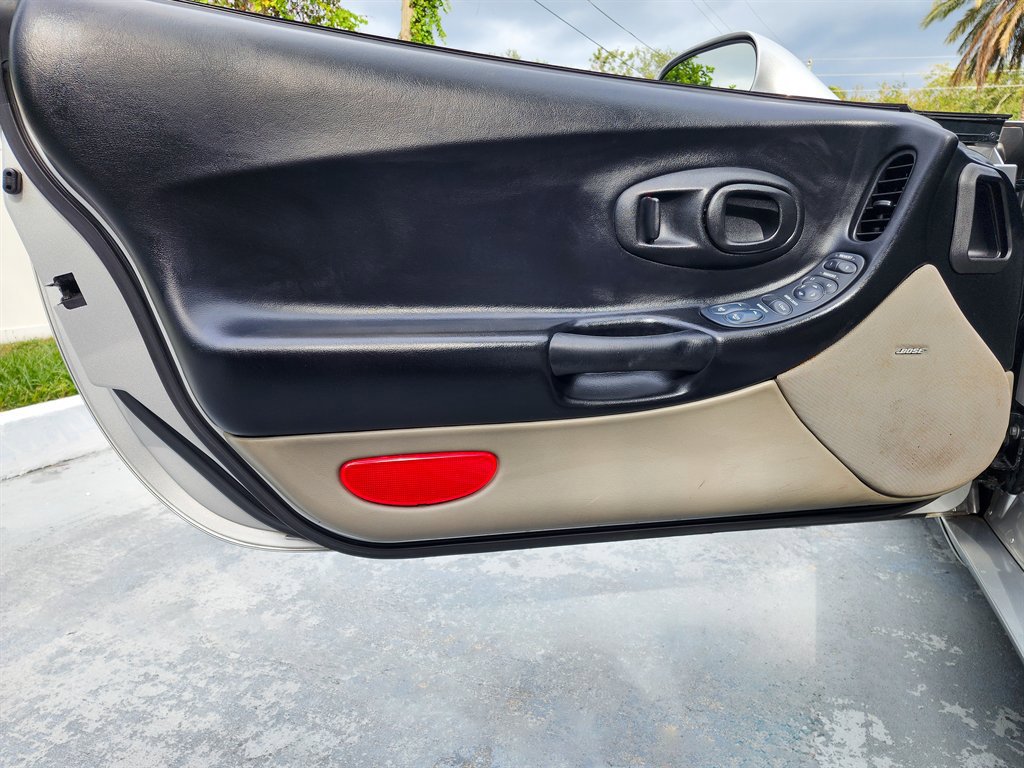 Used 2001 Chevrolet Corvette Convertible w/ Preferred Equipment Group2 image 18