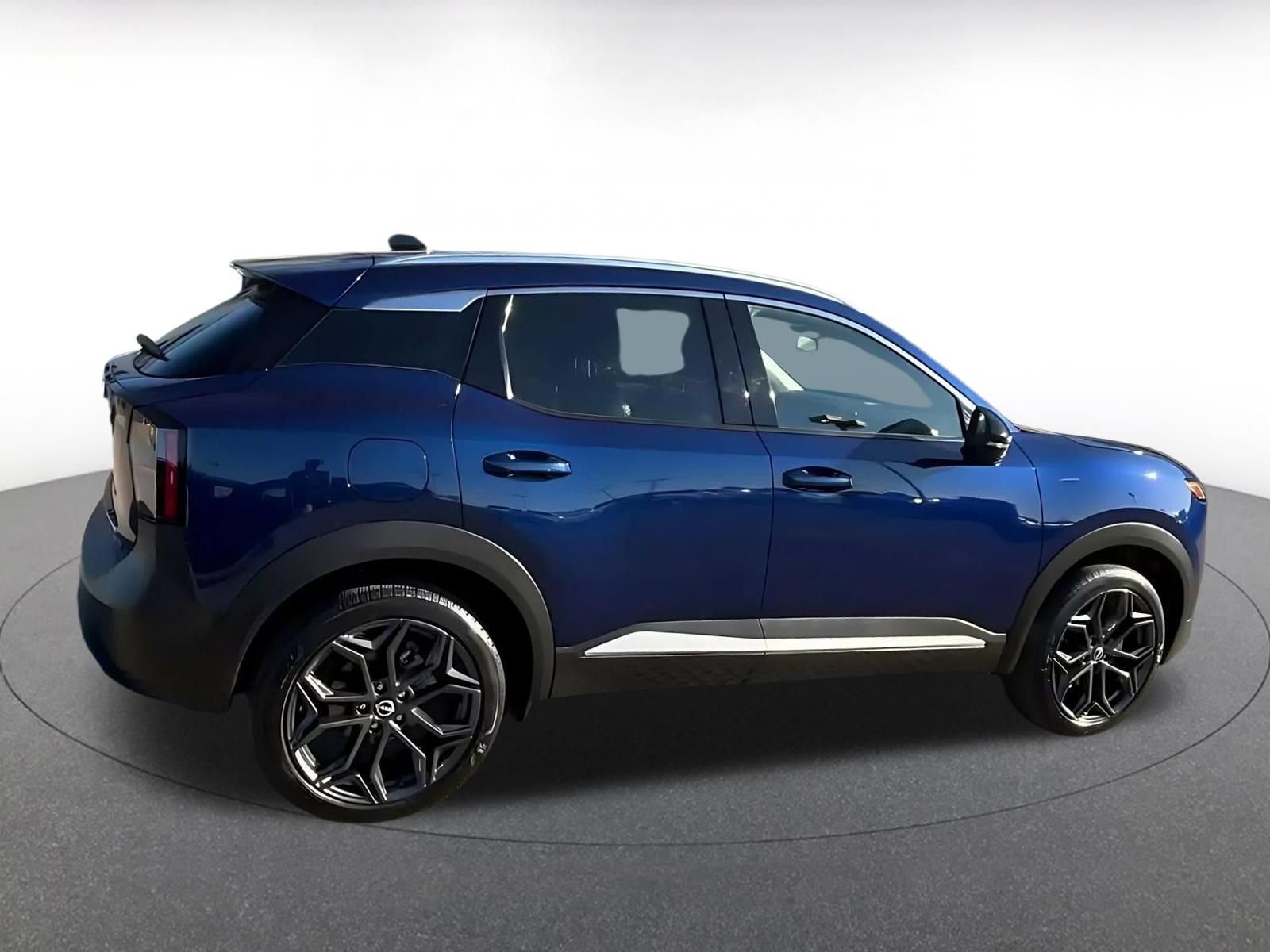 Used 2026 Nissan Kicks SR AWD/4WD image 14