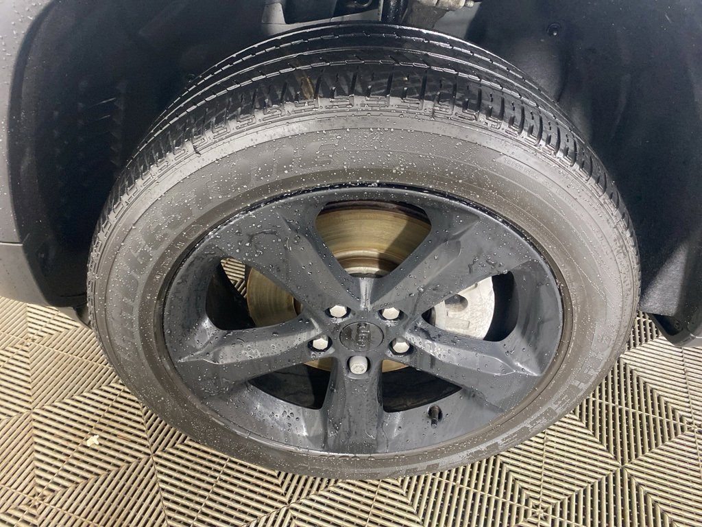 Used 2023 Jeep Grand Cherokee L Laredo image 31