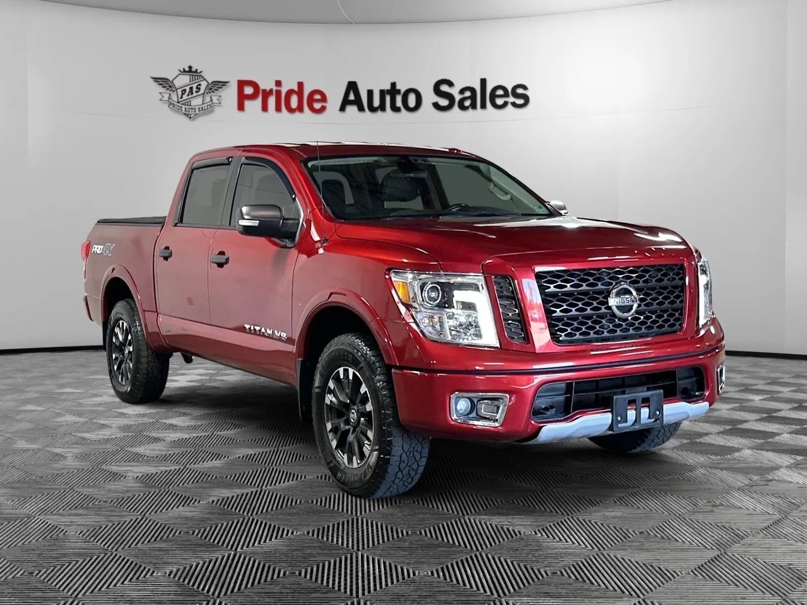Used 2019 Nissan Titan PRO-4X image 3