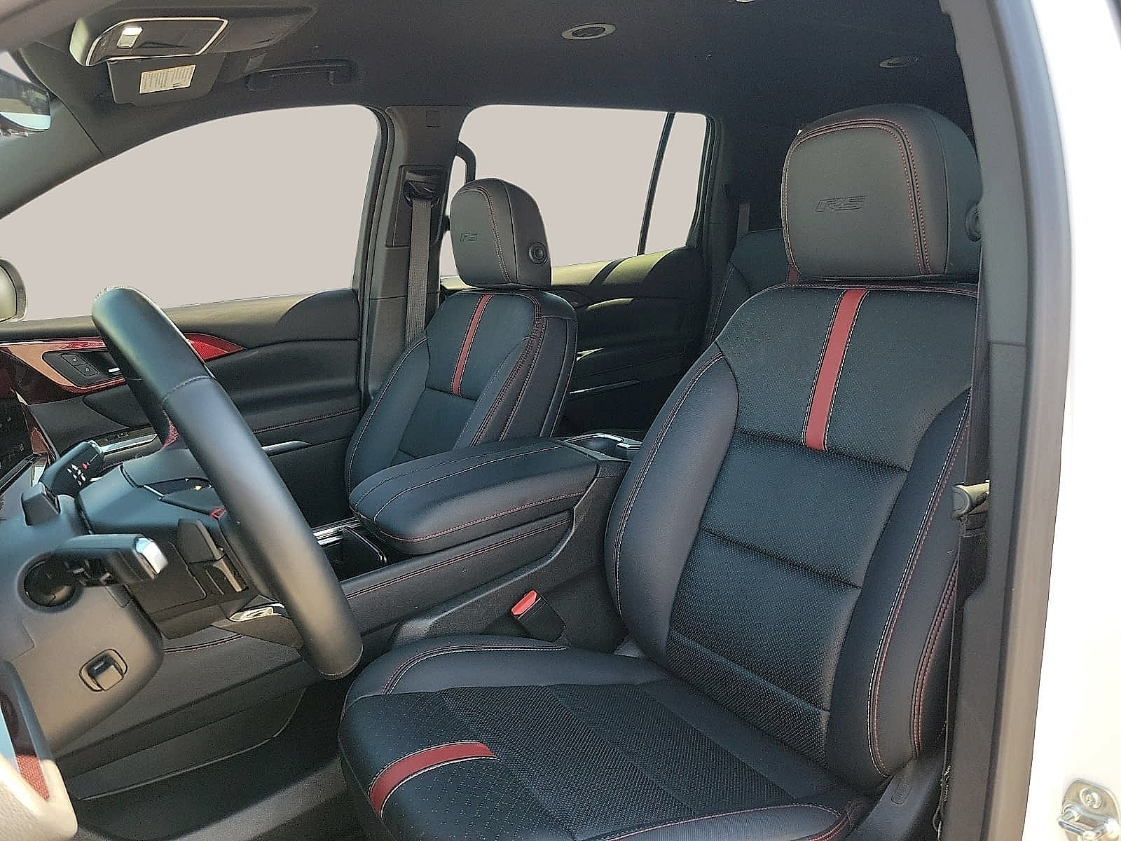 Used 2025 Chevrolet Traverse RS w/ LPO, Floor Liner Package FWD image 12