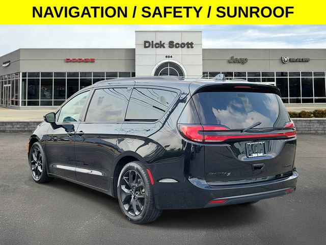 Used 2025 Chrysler Pacifica Limited FWD image 3