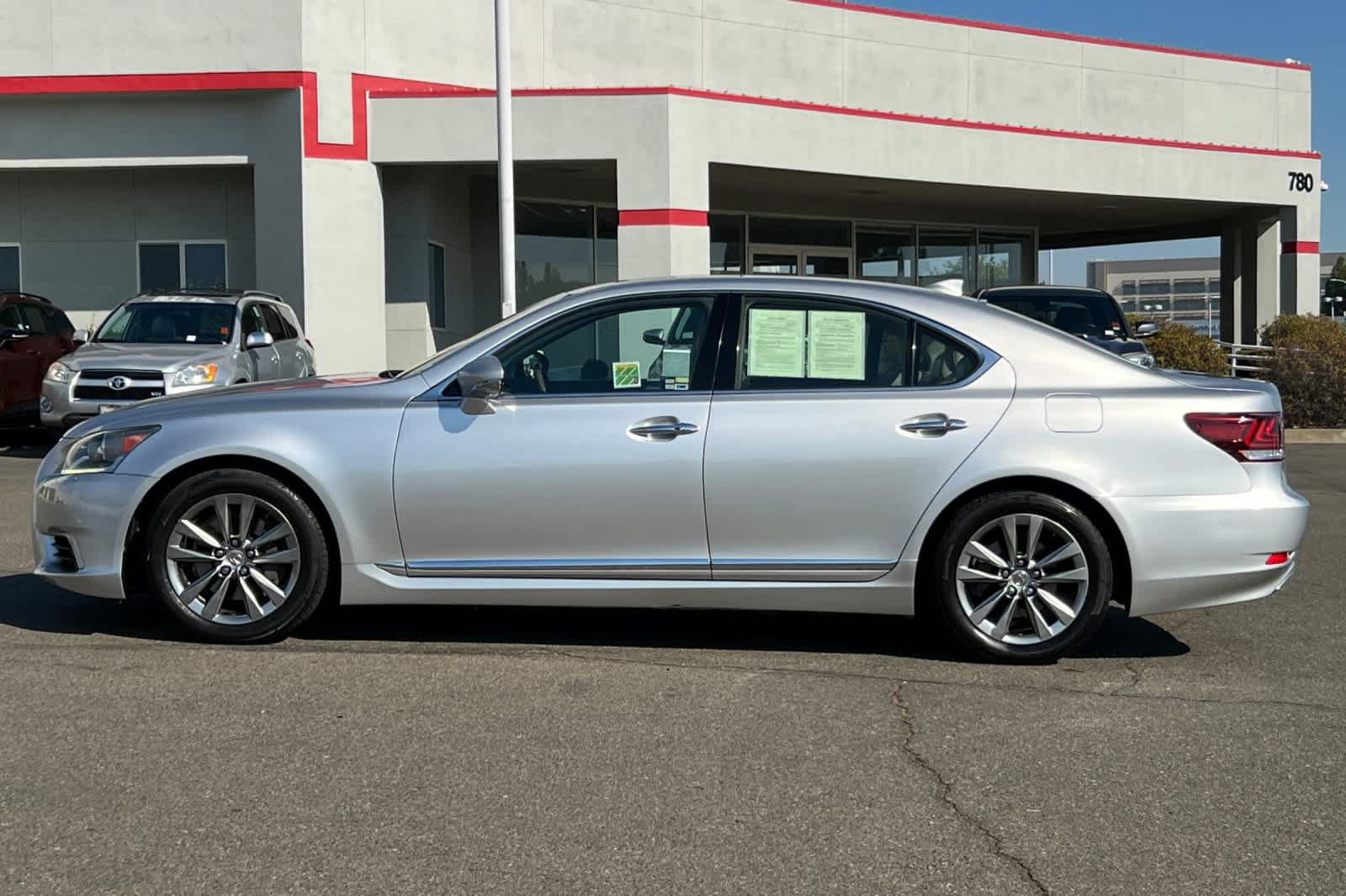 Used 2014 Lexus LS 460 w/ Comfort Package RWD image 9