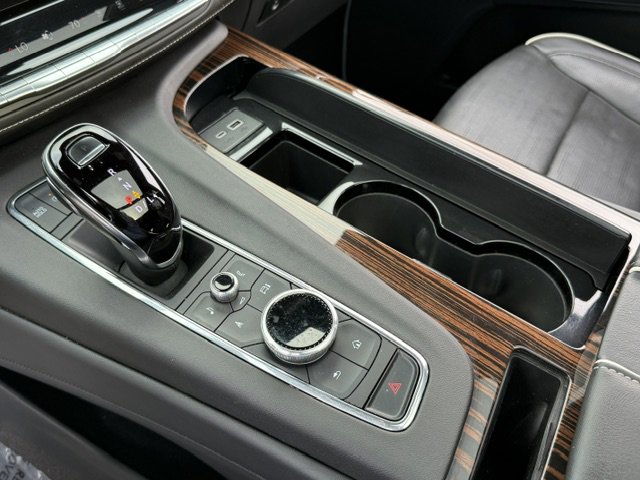 Used 2024 Cadillac Escalade Premium Luxury RWD image 18