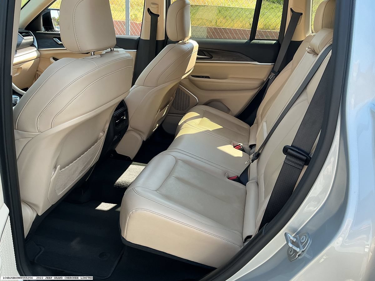 Used 2022 Jeep Grand Cherokee Limited RWD image 9