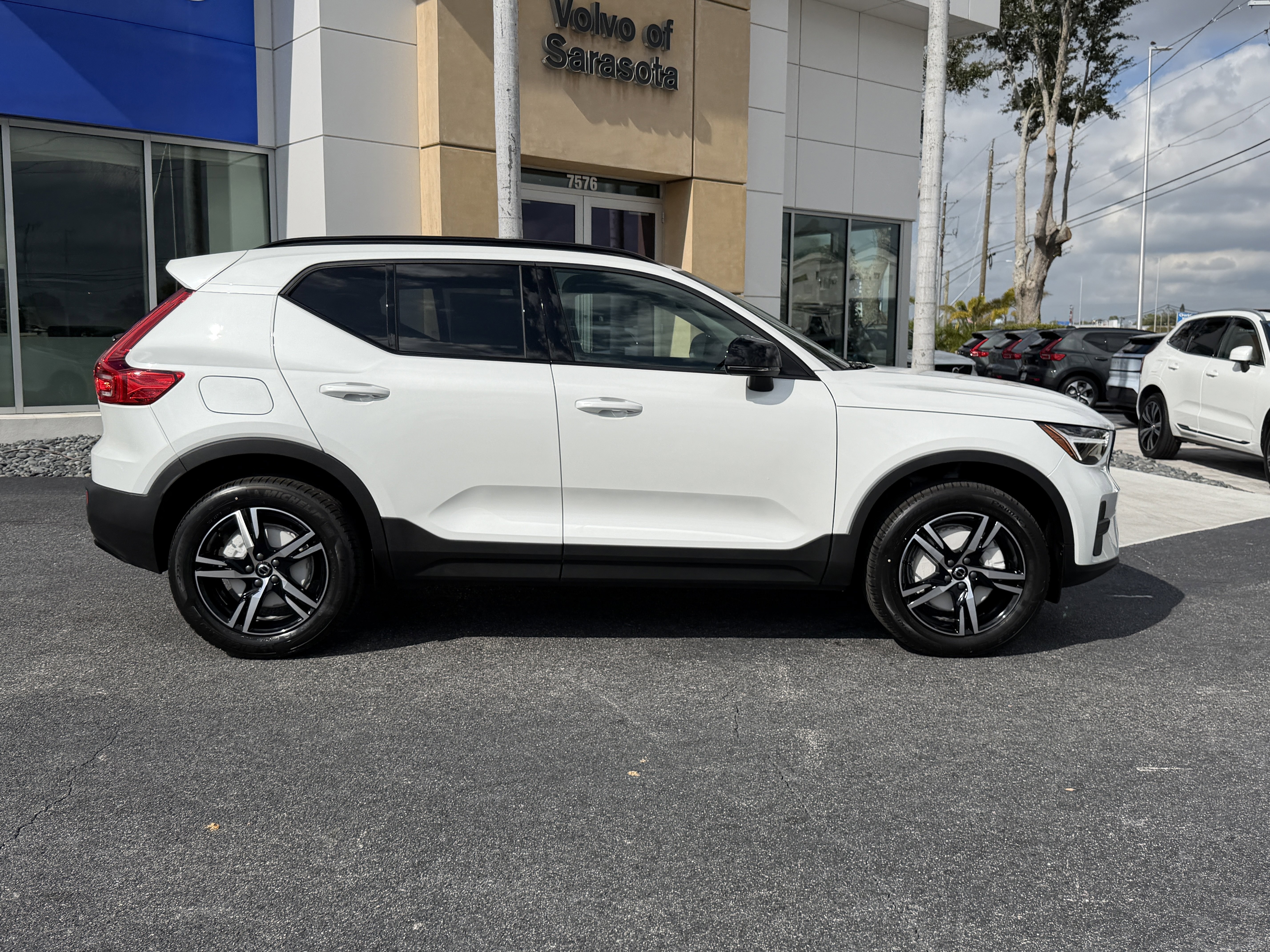 New 2026 Volvo XC40 B5 Core w/ Protection Package image 2