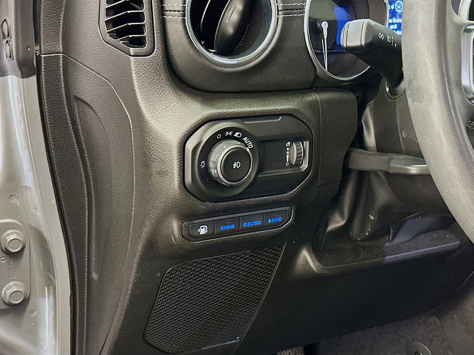 Used 2023 Jeep Wrangler Sahara image 17