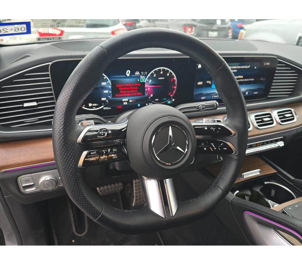 Used 2025 Mercedes-Benz GLS 450 4MATIC image 3