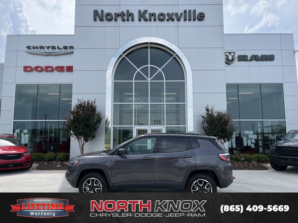 Used 2024 Jeep Compass Trailhawk AWD/4WD image 2