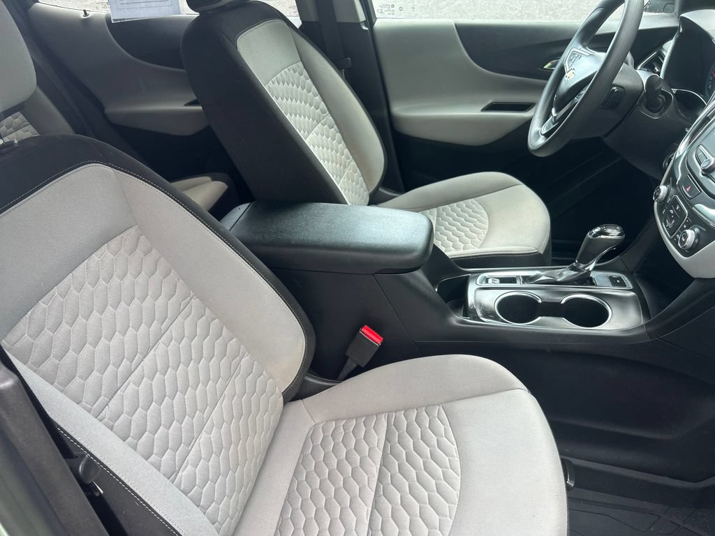 Used 2021 Chevrolet Equinox LS w/ LS Convenience Package AWD/4WD image 16