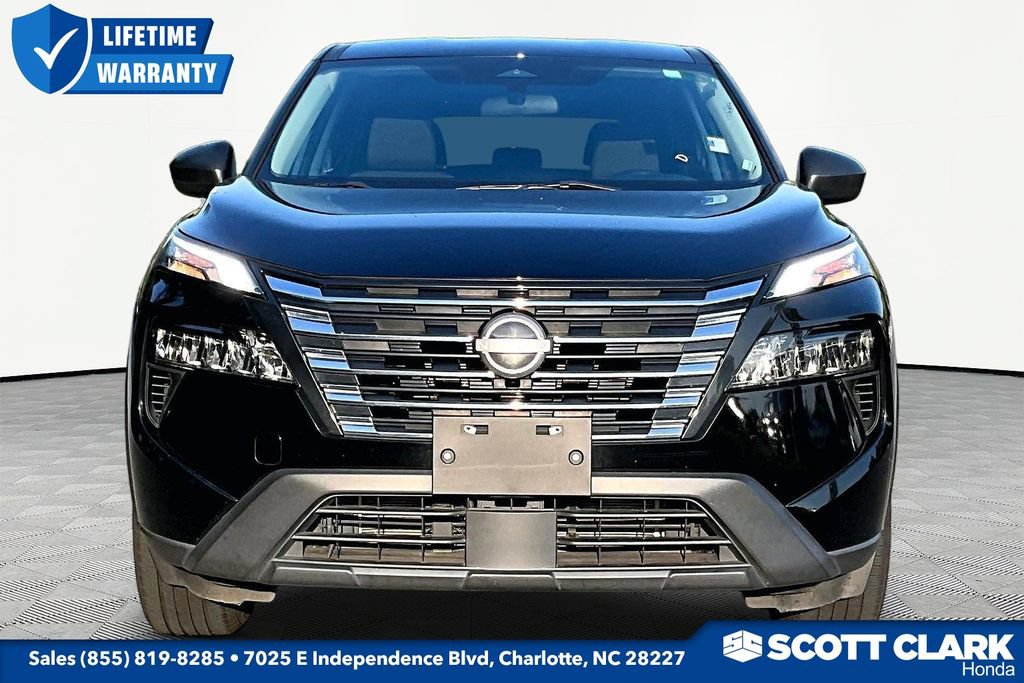 Used 2024 Nissan Rogue S AWD/4WD image 2