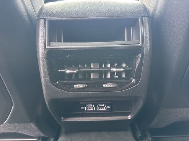 Used 2023 Jeep Grand Cherokee Laredo X image 30