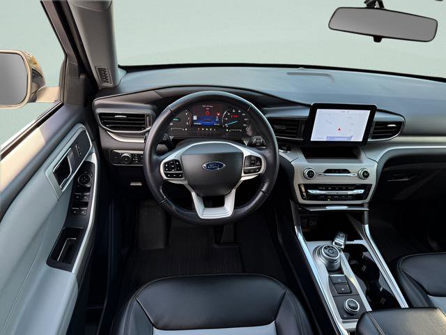 Used 2022 Ford Explorer XLT w/ Equipment Group 202A AWD/4WD image 7