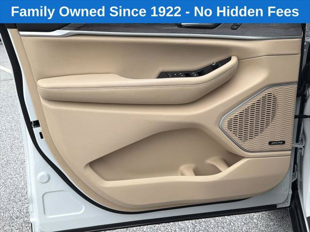 Certified 2022 Jeep Grand Cherokee Limited 4xe w/ Luxury Tech Group II AWD/4WD image 10
