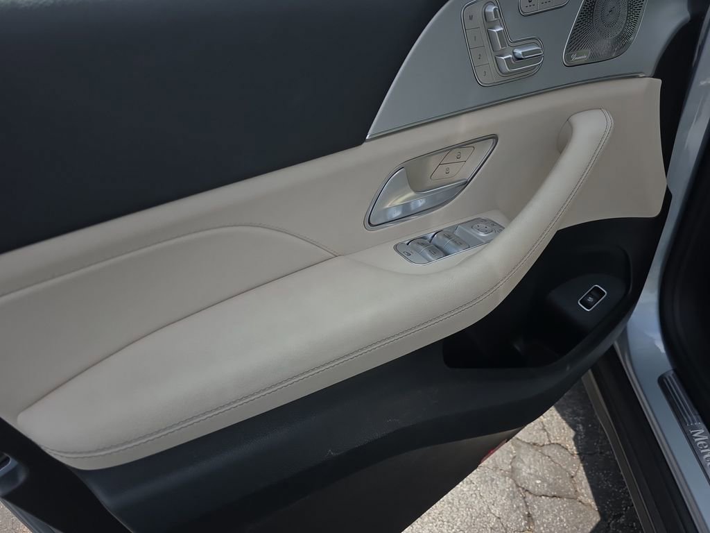 Used 2025 Mercedes-Benz GLS 450 4MATIC image 21