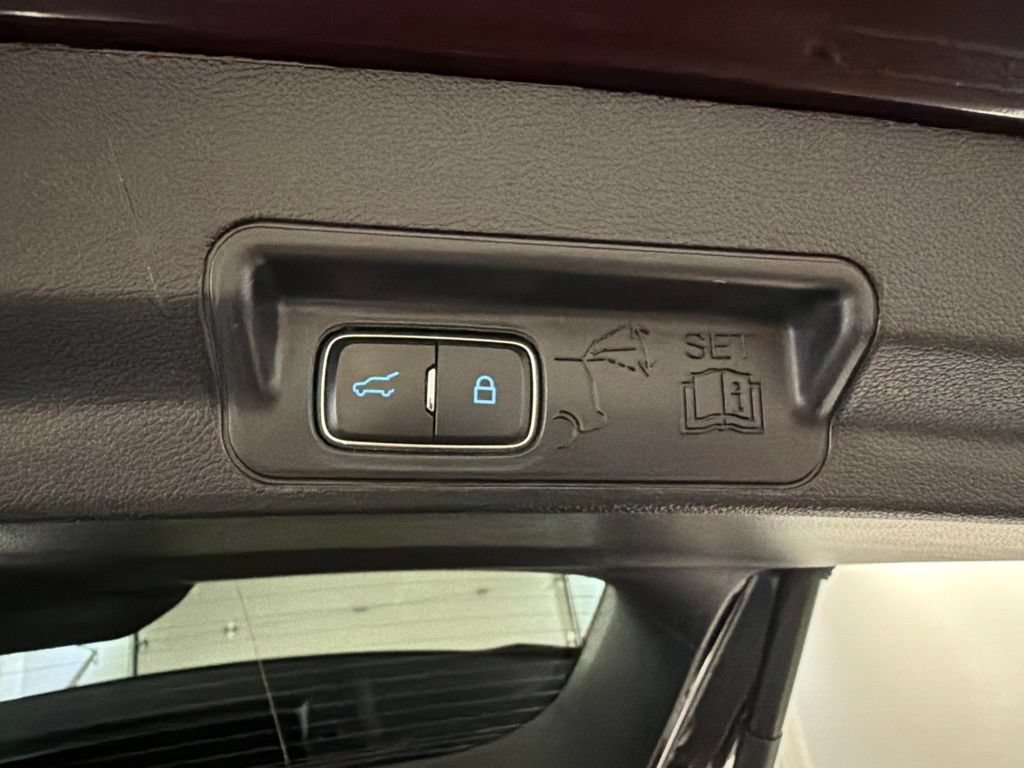 Certified 2022 Ford Explorer XLT w/ Equipment Group 202A AWD/4WD image 39