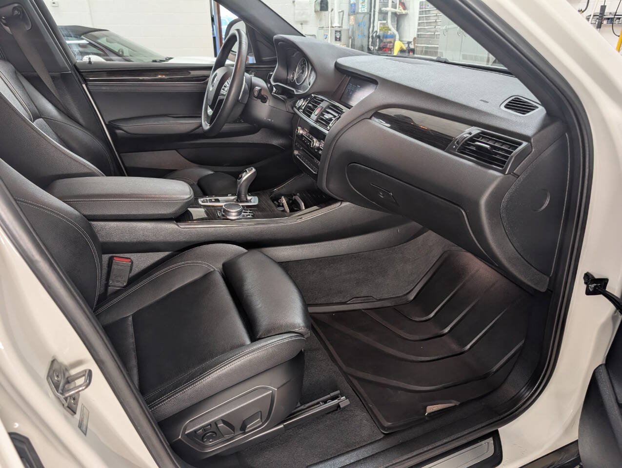 Used 2017 BMW X4 xDrive28i AWD/4WD image 19