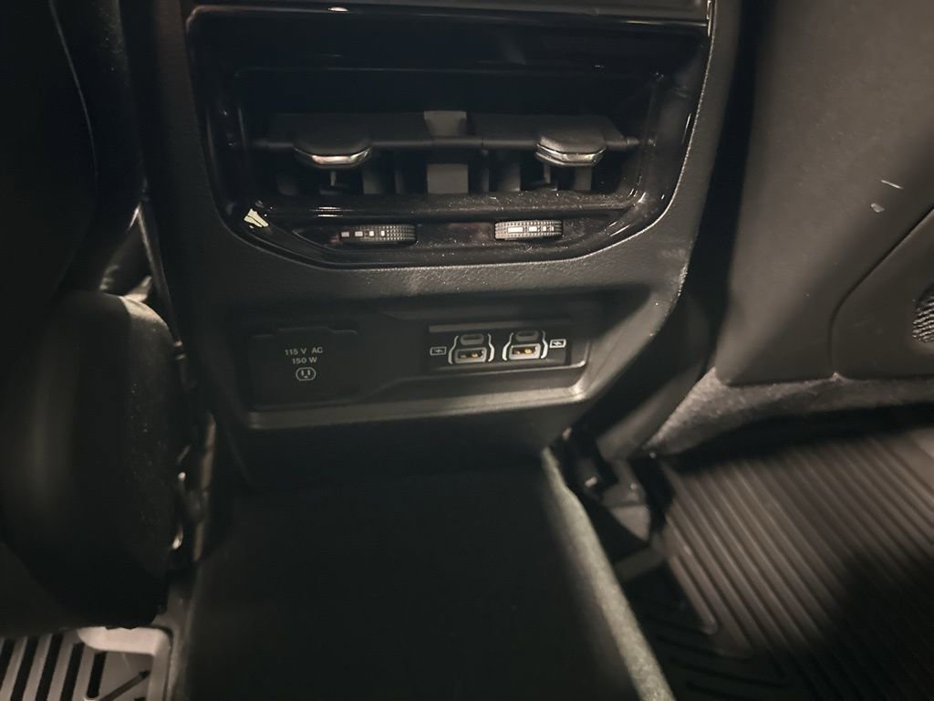 Used 2024 Jeep Grand Cherokee Altitude image 11