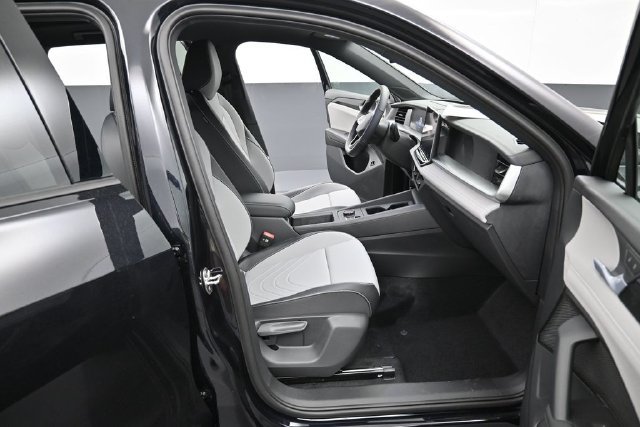 New 2026 Volkswagen Tiguan SE R-Line AWD/4WD image 14