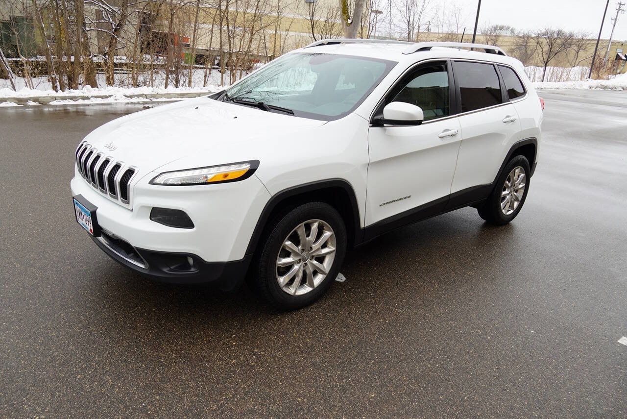 Used 2017 Jeep Cherokee Limited image 8