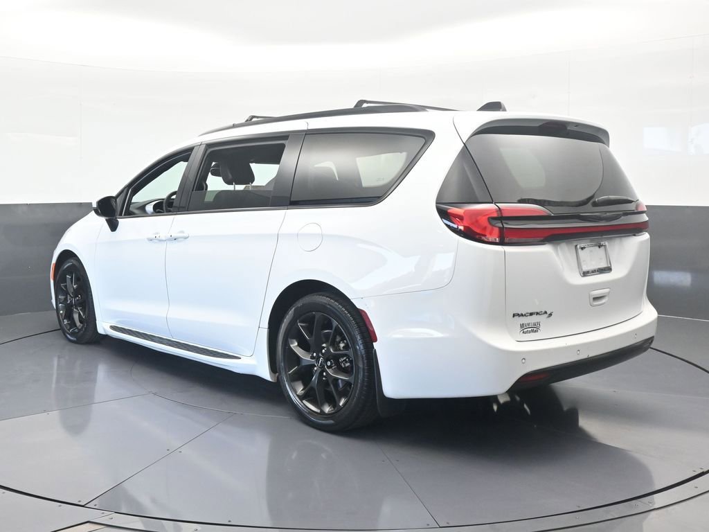 Used 2023 Chrysler Pacifica Touring-L w/ S Appearance Package image 4
