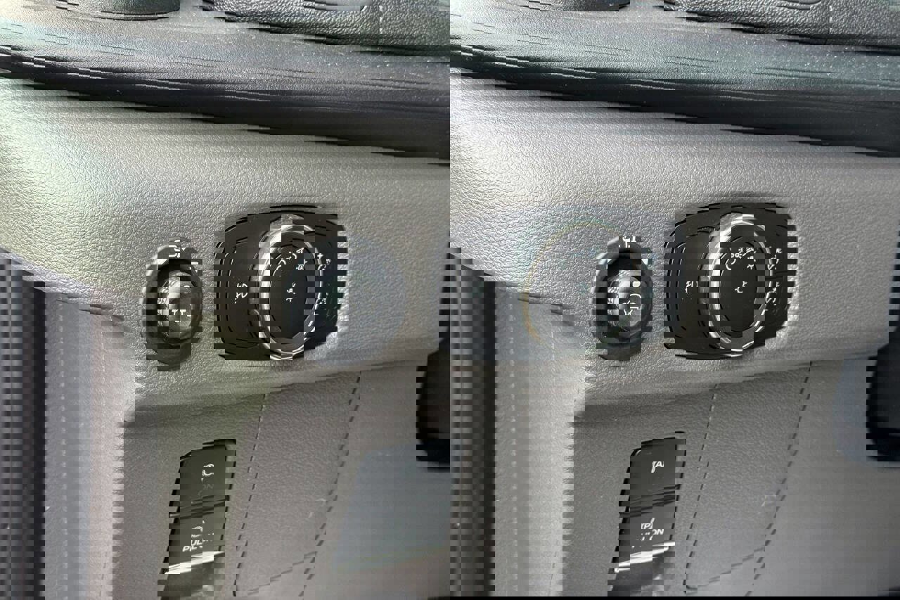 Used 2023 Ford E-Transit Low Roof image 23