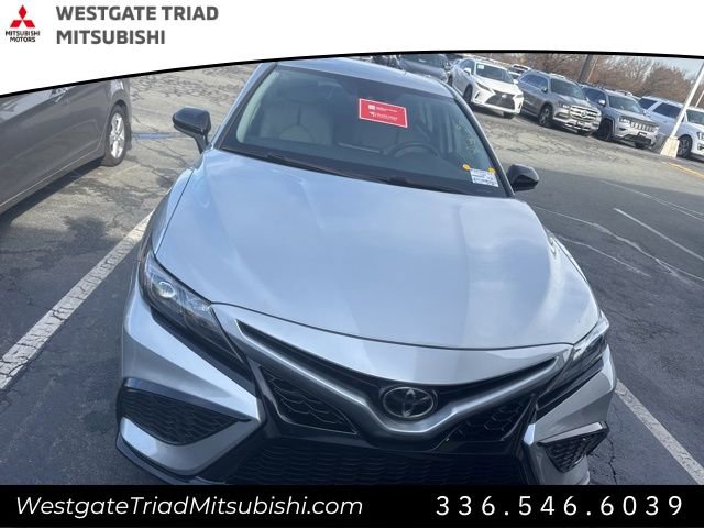 Used 2021 Toyota Camry SE image 2