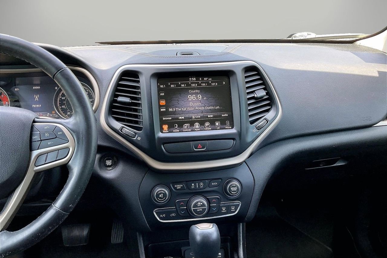 Used 2017 Jeep Cherokee Limited AWD/4WD image 13